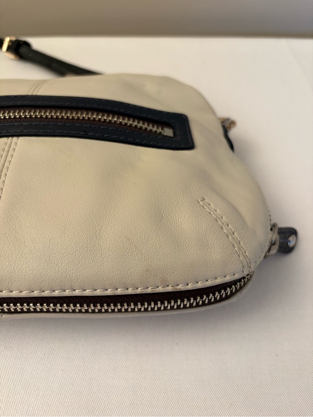 Vintage Coach 13378 Bonnie Cashin Kiss Lock Crossbody Cream Leather Navy Trim - Picture 7 of 16